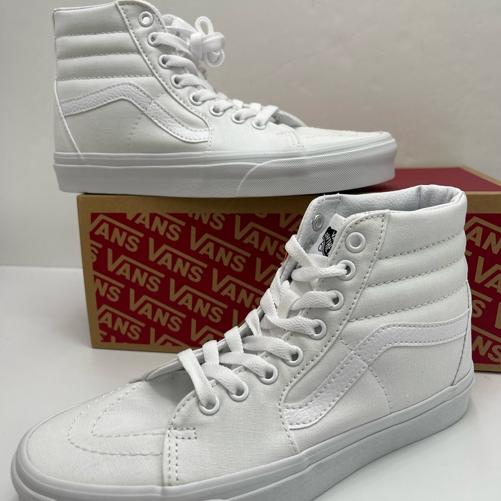 Vans WMNS Sk8-Hi Sneakers
True White
VN000D5IW00
Lifestyle, Original Icon, Canva - Picture 13 of 16